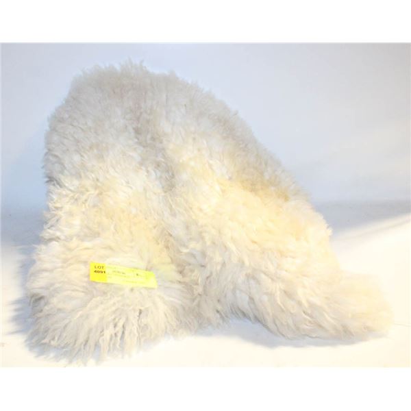 AUSTRALIAN SHEEPSKIN RUG-ESTATE