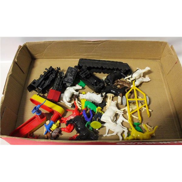 FLAT OF ASSTD TRAIN / LIVESTOCK DIARAMA TOYS