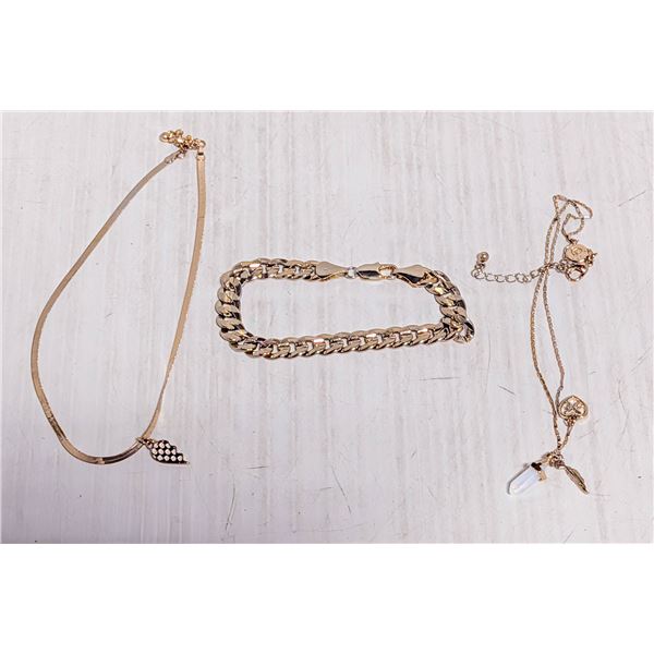 2 GOLD TONE CHAINS WITH PENDANT PLUS HEAVY