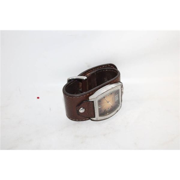 GUESS LEATHER STRAP WATCH