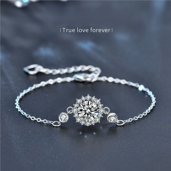 1 CT GRA CERTIFIED ROUND BRILLIANT MOISSANITE