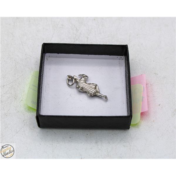 VINTAGE STERLING SILVER PENDANT