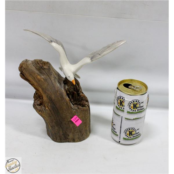ESTATE CERAMIC & WOOD SEAGULL ORNAMENT H-8.5"