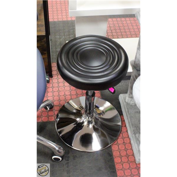 NEW ASSEMBLED HYDRAULIC LIFT STOOL