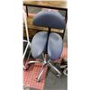 Image 1 : NEW ASSEMBLED BACKREST HYDRAULIC SADDLE STOOL
