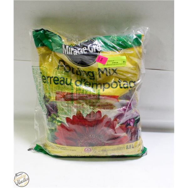 8.8L MIRACLE-GRO POTTING MIX