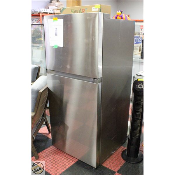 SCRATCH & DENT: SAMSUNG TOP FREEZER FRIDGE 17.6CU