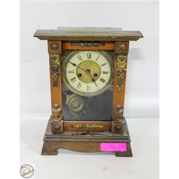 ESTATE VINTAGE WIND UP MANTLE CLOCK