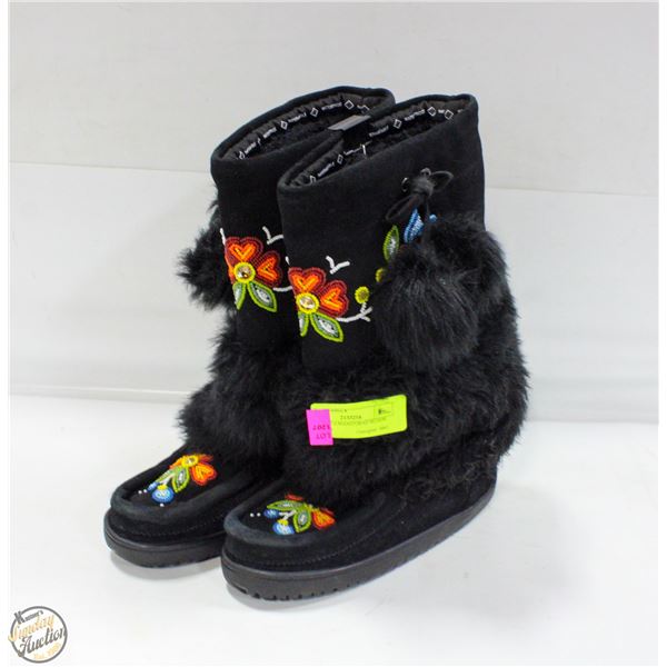 LADIES SZ 6 MANITOBAH BLOOM MUKLUKS