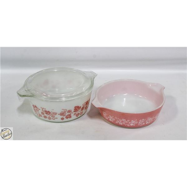 VINTAGE 2 PYREX CASSEROLE DISHES