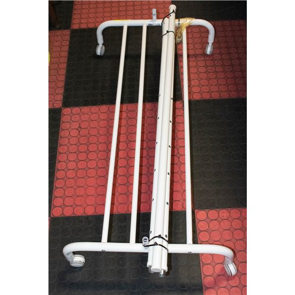 ROLLING CLOTHING RACK