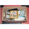 Image 1 : ESTATE BOX OF ASSORTED ORNAMENTS