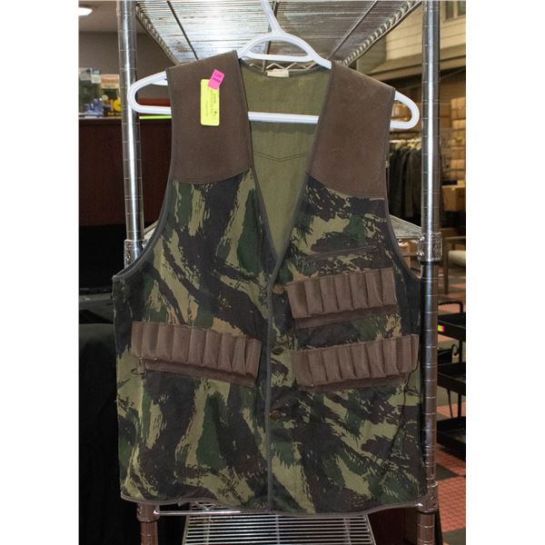 VINTAGE MEN'S HUNTING VEST, SIZE SMALL