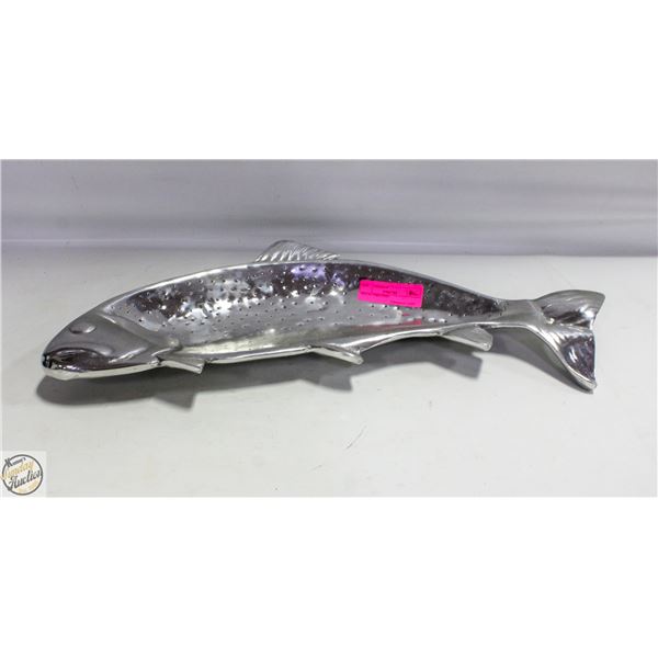 METAL FISH DISH