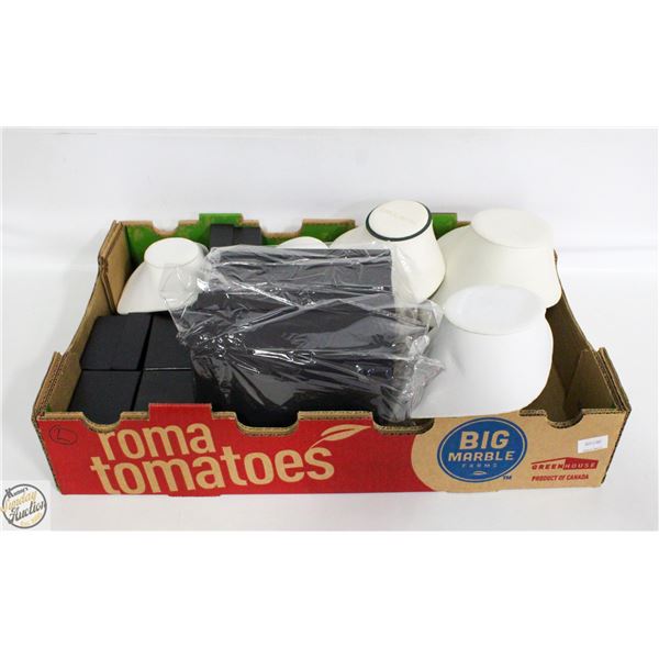 FLAT WITH JEWELLERY DISPLAY STANDS AND