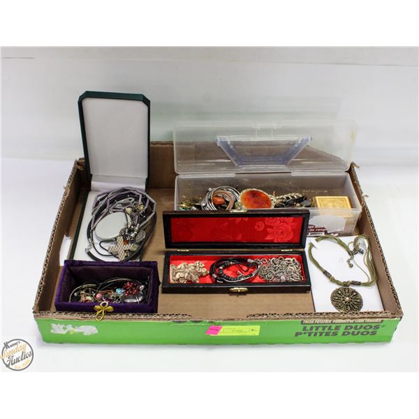 FLAT OF ESTATE JEWELRY