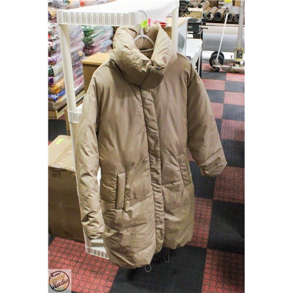 LADIES XL FULL LENGTH WINTER PARKA VERY FAINT STAI