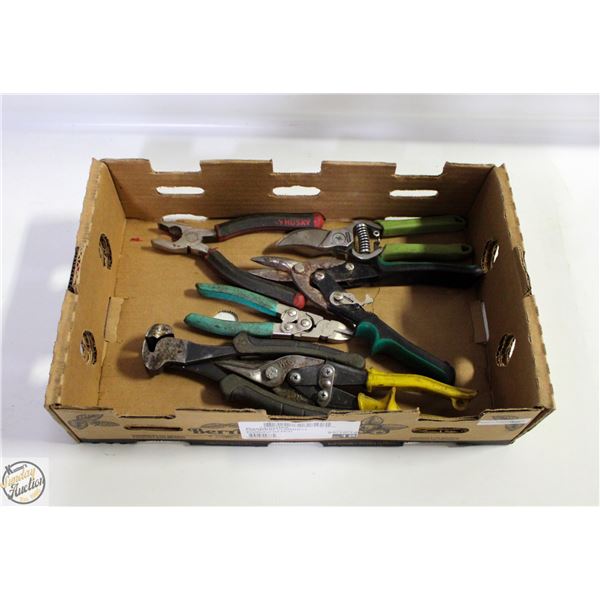 FLAT WITH ASSORTMENT OF CUTTING PLIERS INCL.