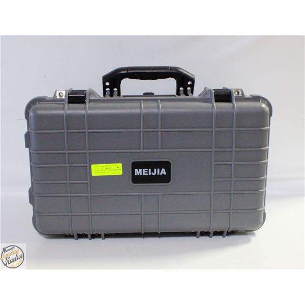 MEIJIA PROTECTIVE CASE 20" X 12" X 6" DAMAGE TO 1