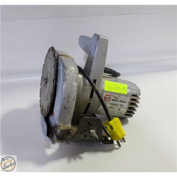 BLACK & DECKER SAW WITH EXTRA BLADES