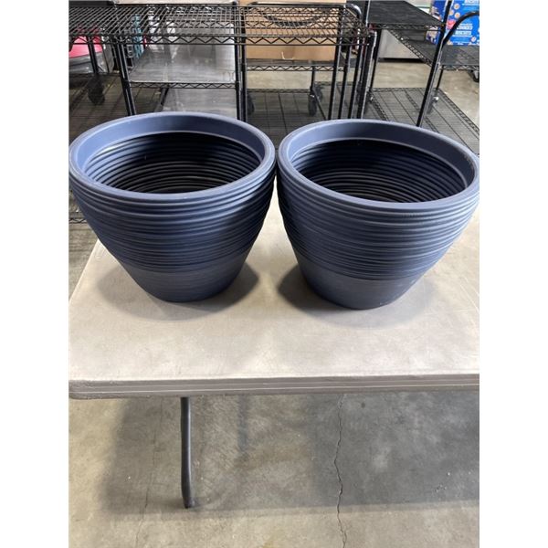 2 NEW VIGORO 15" PLANTERS