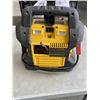 Image 2 : DEWALT COMPRESSOR / BATTERY JUMP PACK