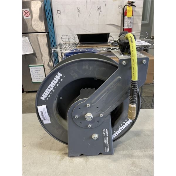 MAGNUM 50FT 3/8" AIR HOSE ON REEL