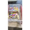 Image 1 : LARGE ASSORTMENT OF MAGAZINES IN TOTE W/ BUILT IN LID