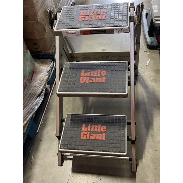 LITTLE GIANT 3 STEP FOLDING LADDER