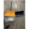 Image 2 : 2 SNOW SHOVELS