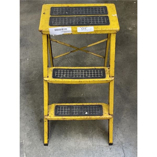 FOLDING STEP LADDER