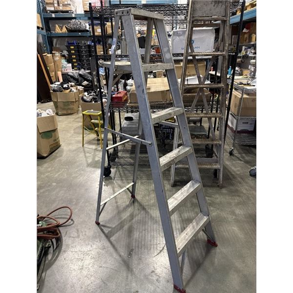 ALUMINUM A-FRAME LADDER