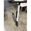 Image 2 : ELECTRIC SCOOTER - TURNS ON AND GOES, NO CHARGER