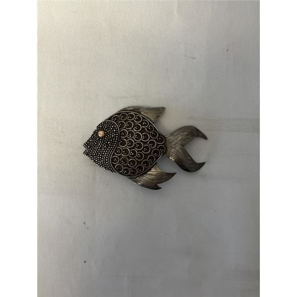 VINTAGE STERLING SILVER W/ GOLD EYE FISH BROOCH, TESTED AND MARKED 925