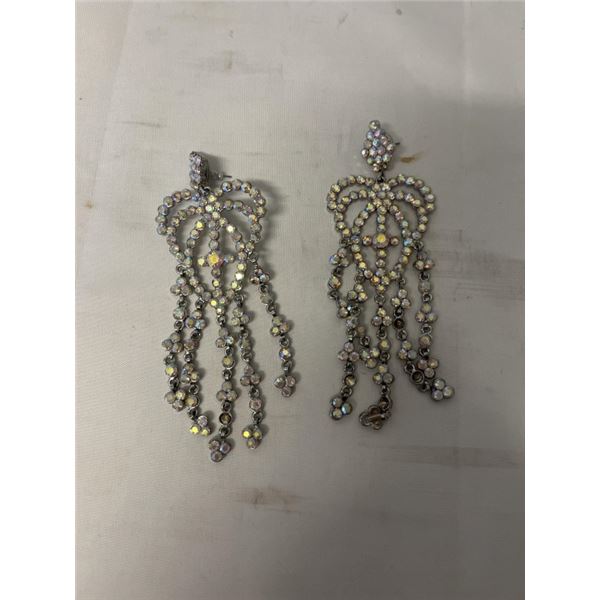 PAIR OF VINTAGE AURORA BOREALIS RHINESTONES CHANDELIER EARRINGS