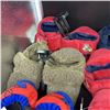 Image 6 : LOT OF NEW CHILD SIZE SLIPPERS AND FOOTWEAR