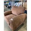 Image 3 : BROWN OVERSIZE ARM CHAIR