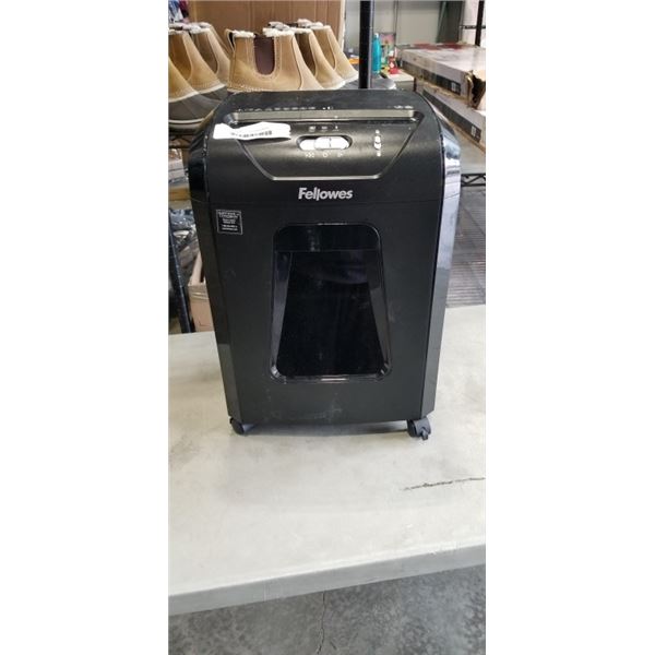 FELLOWS PAPER SHREDDER WORKING