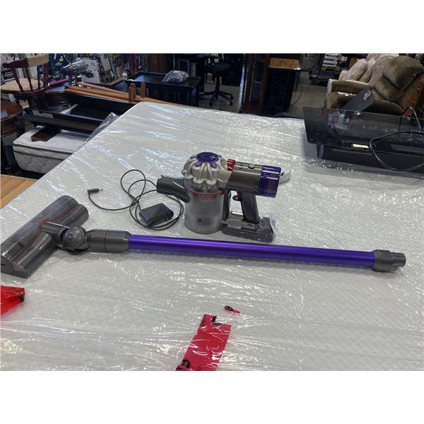 DYSON V8 ORIGIN PLUS CORDLESS STICK VACUUM - TESTED WORKING, RETAIL $499
