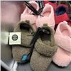 Image 6 : LOT OF NEW CHILD SIZE SLIPPERS AND FOOTWEAR