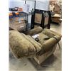 Image 5 : GREEN POWER RECLINER AND LIFT CHAIR