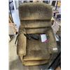 Image 6 : GREEN POWER RECLINER AND LIFT CHAIR