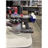 Image 6 : DYSON V8 CORDLESS VACUUM WITH ACCESSORUIES AND CHARGER, WORKING