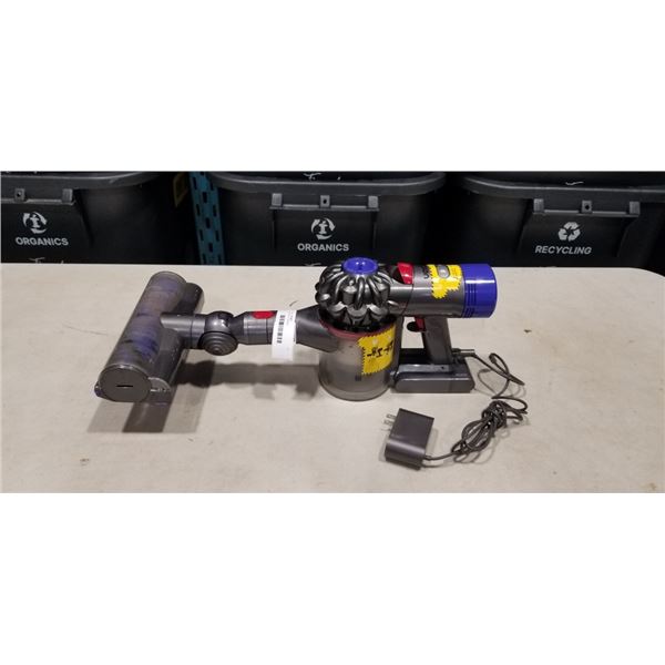 DYSON V7 VACUUM