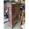 Image 7 : GLASS DOOR CHINA CABINET