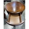 Image 3 : 2 HOOKER FURNITURE ROUND SIDE TABLES WITH DRAWER