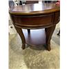 Image 4 : 2 HOOKER FURNITURE ROUND SIDE TABLES WITH DRAWER