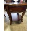 Image 5 : 2 HOOKER FURNITURE ROUND SIDE TABLES WITH DRAWER