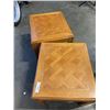Image 3 : PAIR OF OAK SIDE TABLES