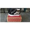 Image 1 : NEW VANS SK8-HI ROE DREAMS BLACK / WHITE SIZE WOMENS 6.5 MENS 5